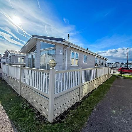 Luxury Lodge At Suffolk Sands Holiday Park Ref 45009Mv Felixstowe Bagian luar foto