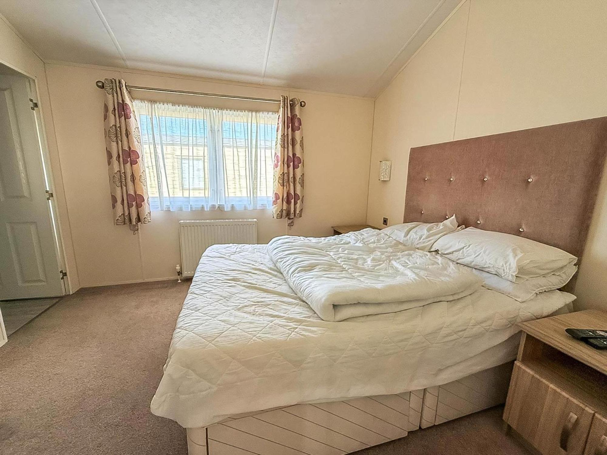 Luxury Lodge At Suffolk Sands Holiday Park Ref 45009Mv Felixstowe Bagian luar foto