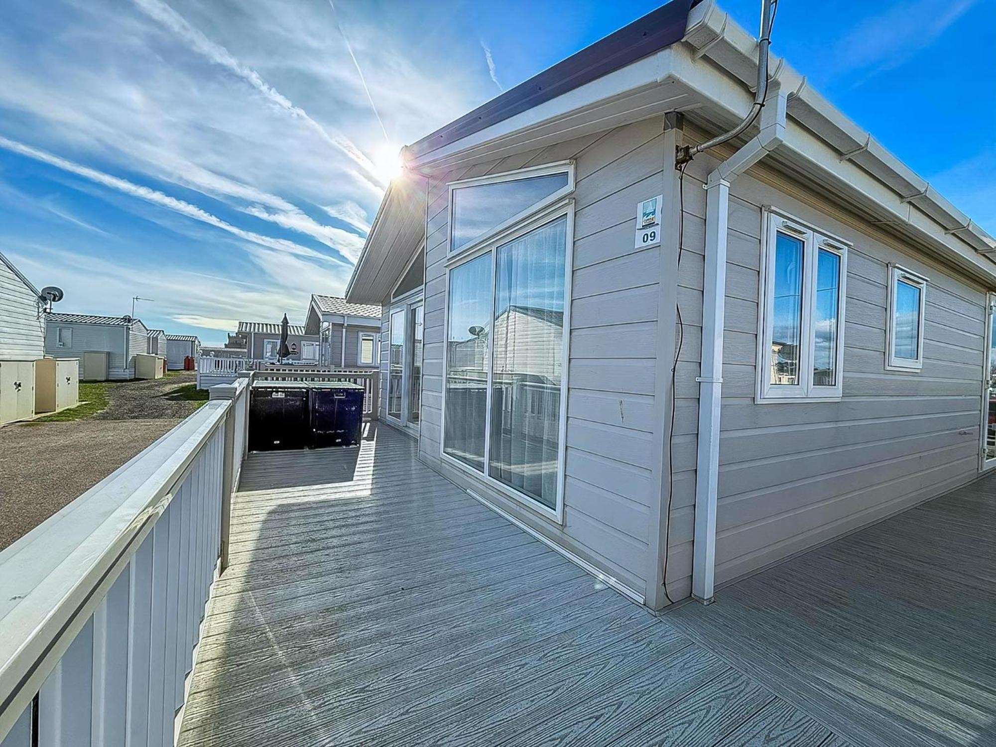 Luxury Lodge At Suffolk Sands Holiday Park Ref 45009Mv Felixstowe Bagian luar foto