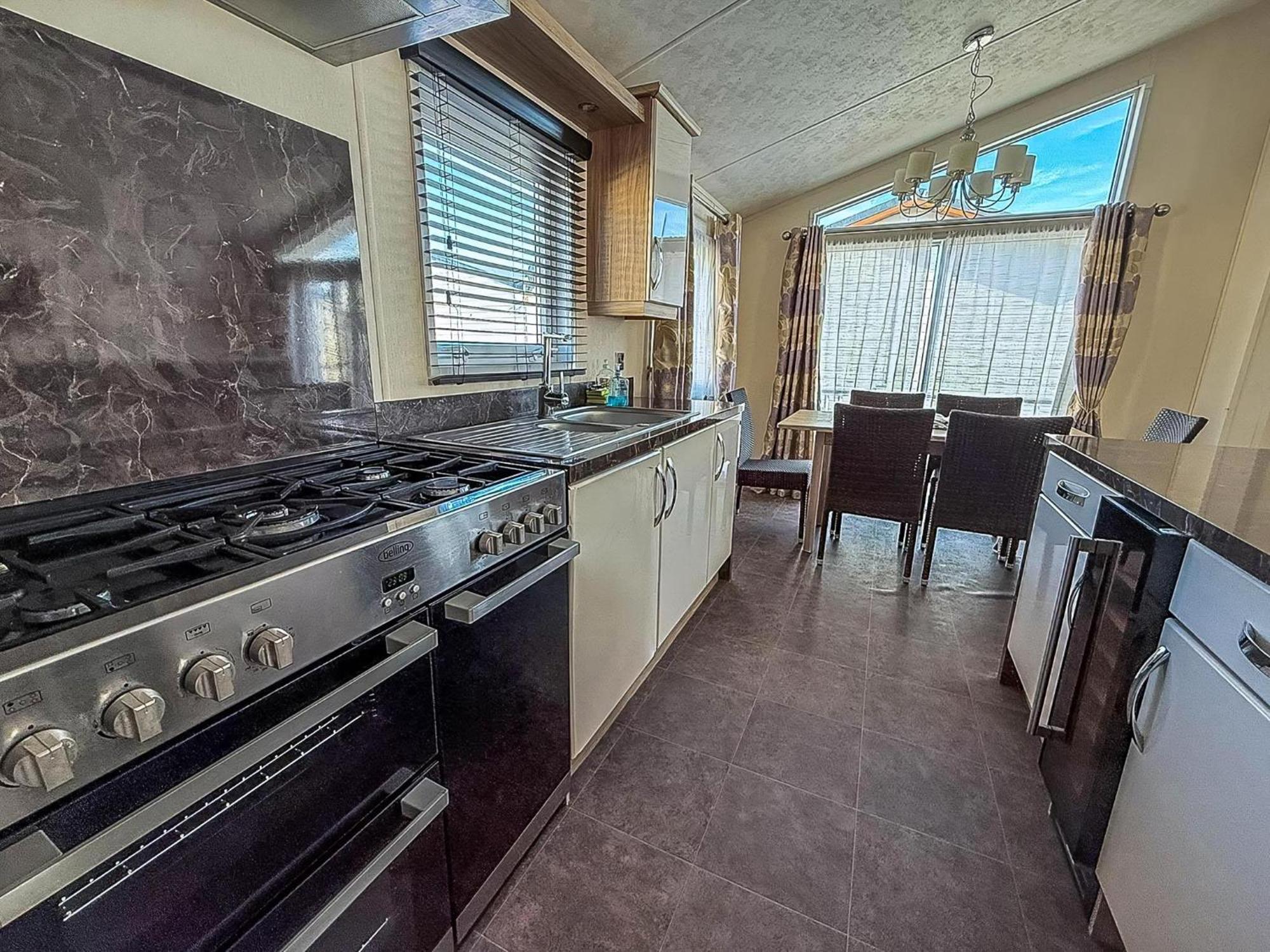 Luxury Lodge At Suffolk Sands Holiday Park Ref 45009Mv Felixstowe Bagian luar foto